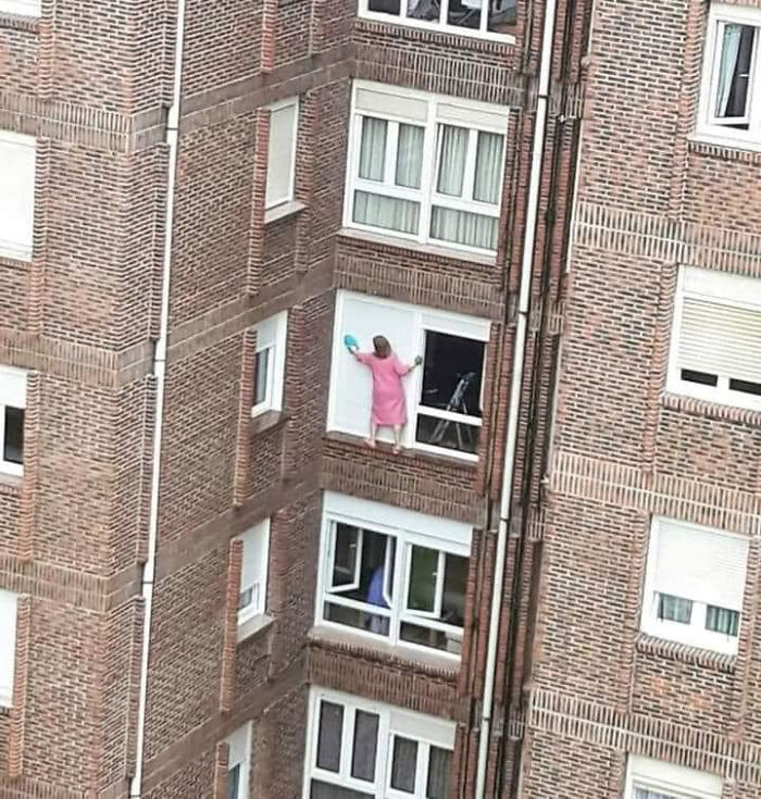 “Humans Doing Human Things”: 50 Pics That Showcase The Weird And Chaotic Side Of Humanity (New Pics)