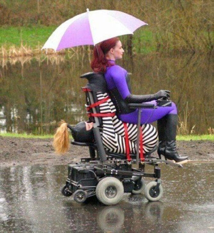“Humans Doing Human Things”: 50 Pics That Showcase The Weird And Chaotic Side Of Humanity (New Pics)