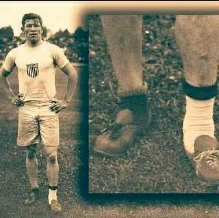Este es Jim Thorpe. Mira de cerca la foto, puedes ver que lleva calcetines y zapatos diferentes