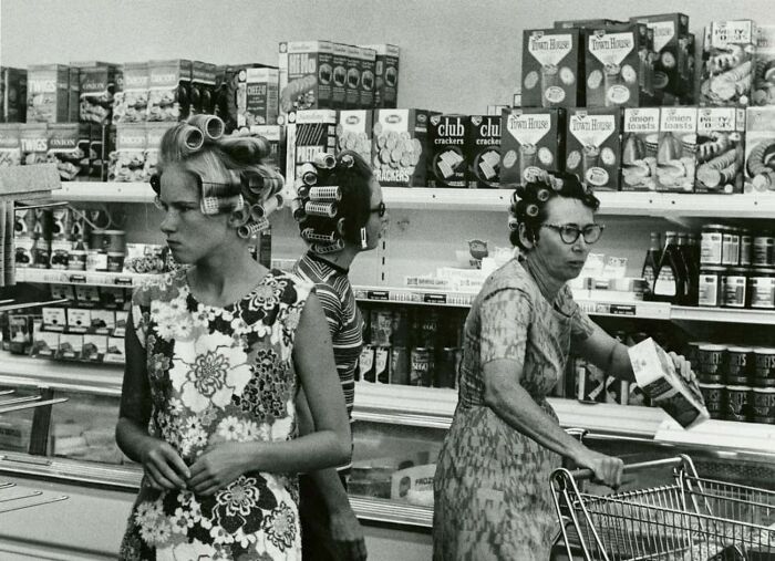 Mujeres de compras en los años 60