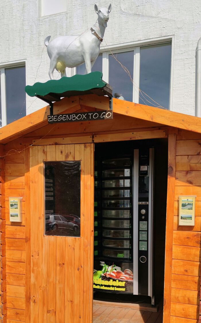Esta máquina expendedora alemana tiene todo lo que alguien puede necesitar para una excursión: cerveza Pilsner, huevos, estofado, cerveza de trigo, aspic, limonada y queso de cabra 