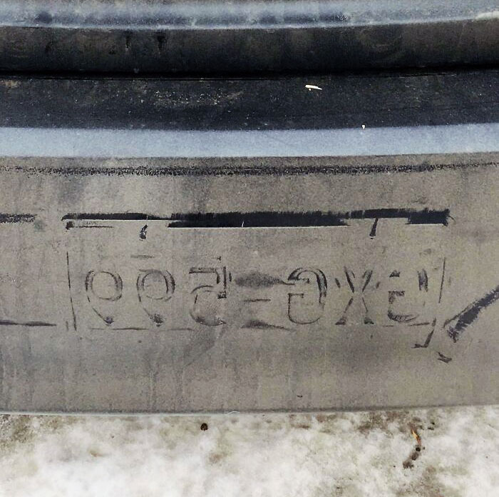 A veces viene bien tener el coche sucio. A mi hijo le golpearon por detrás, el otro conductor era agresivo y se fue sin dar información