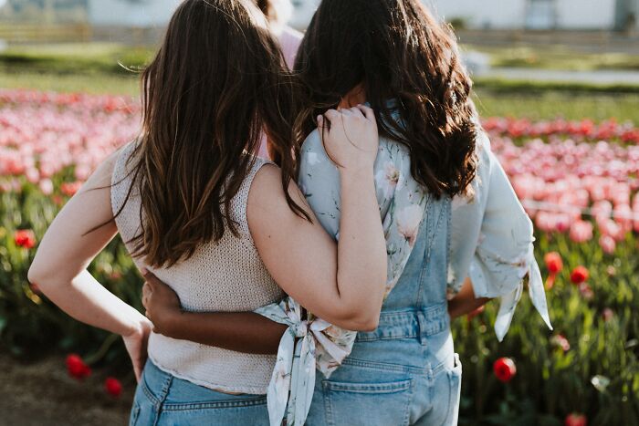 30 Detalles socialmente aceptables que solían ser tabú en el pasado