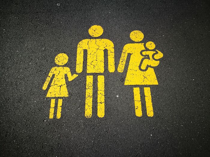 30 Detalles socialmente aceptables que solían ser tabú en el pasado