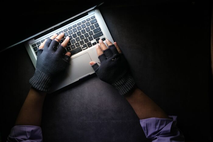 "¿Qué les dices a los estafadores en lugar de colgar?" (30 respuestas)