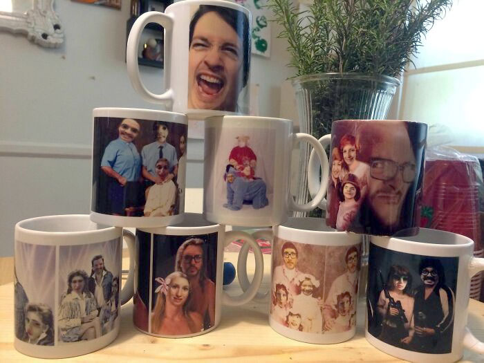 Hace 8 años, edité de forma terrible una imagen de nuestra familia y la imprimí en una taza, para hacer que mi esposa se riera luego de una semana difícil. Llegó durante el día de San Valentín, así que lo transformamos en una tradición anual