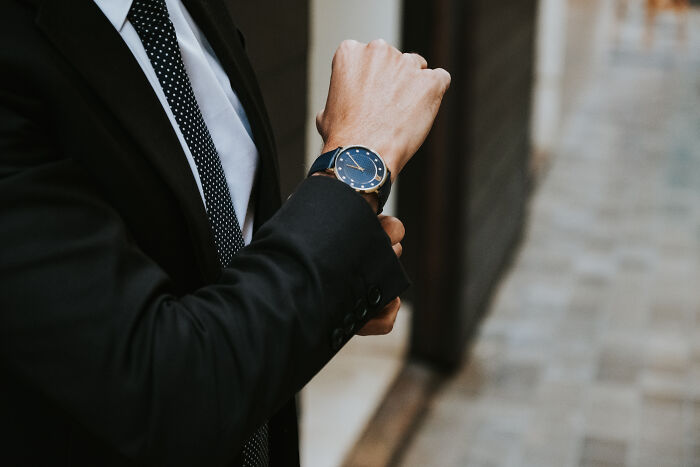 35 Acciones de hombres intentando impresionar a mujeres que consiguen exactamente lo contrario