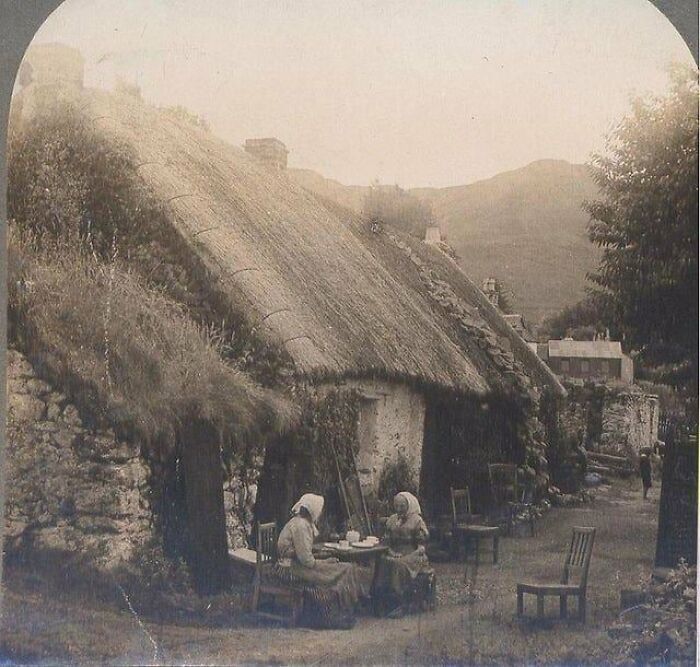 Señoras tomando el té en las Tierras Altas escocesas, alrededor del año 1910 