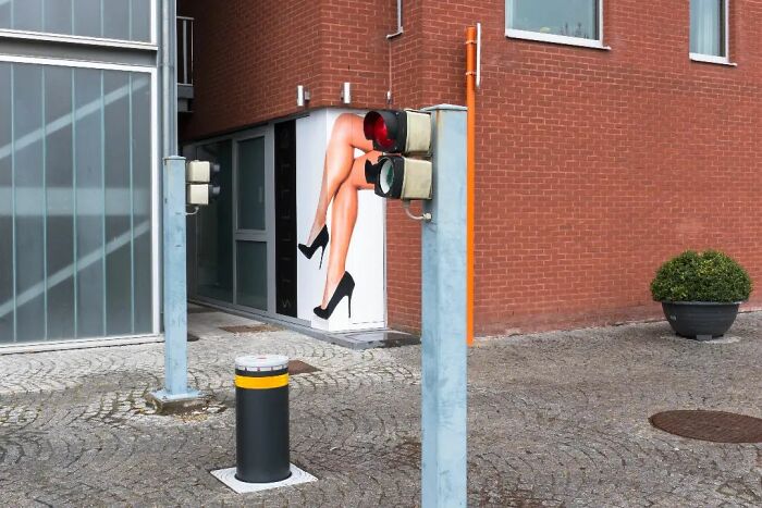This Belgian Photographer Captures Funny And Extraordinary Scenes Of Everyday Life (30 New Pics)