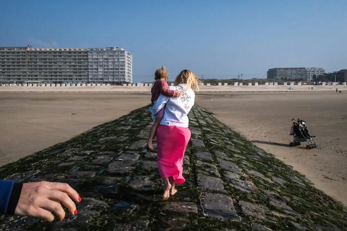 This Belgian Photographer Captures Funny And Extraordinary Scenes Of Everyday Life (30 New Pics)