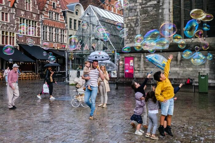 This Belgian Photographer Captures Funny And Extraordinary Scenes Of Everyday Life (30 New Pics)
