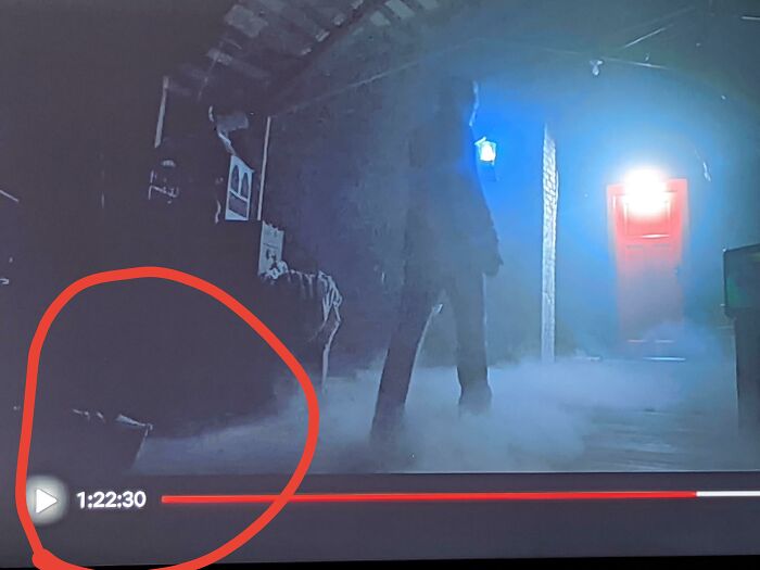 En Insidious, se puede ver claramente una máquina de niebla e incluso se puede ver al operador moviéndose en la oscuridad si se mira de cerca