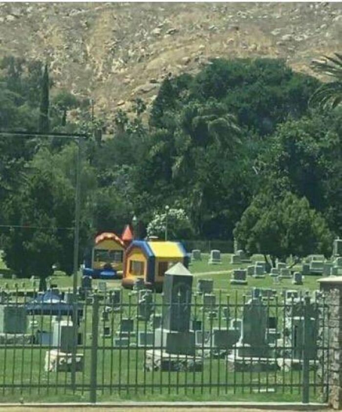 Jardín de juegos maldito