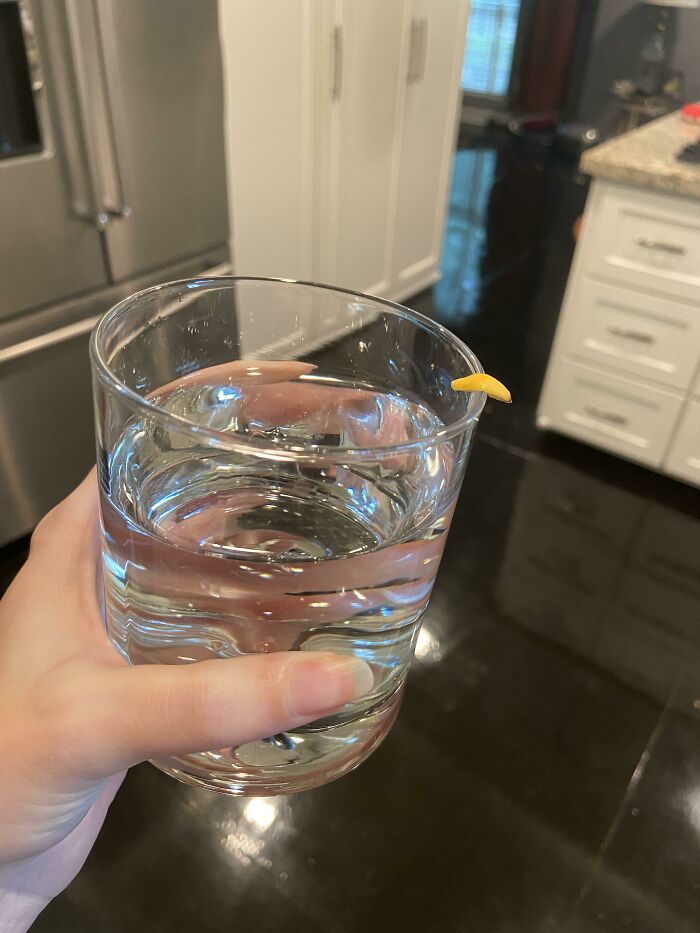 ¿Alguien quiere agua con limón?