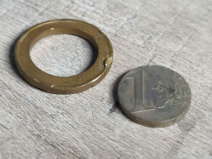 Mi moneda de 1 euro se desmontó 