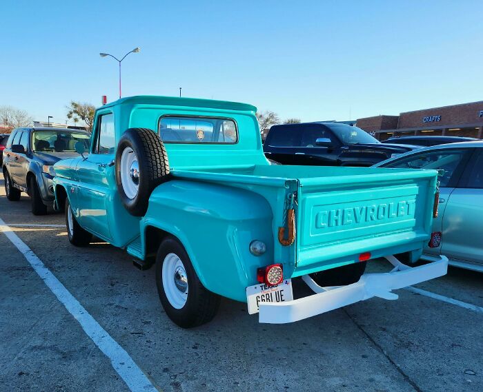 Una camioneta de 1956 que parece nueva