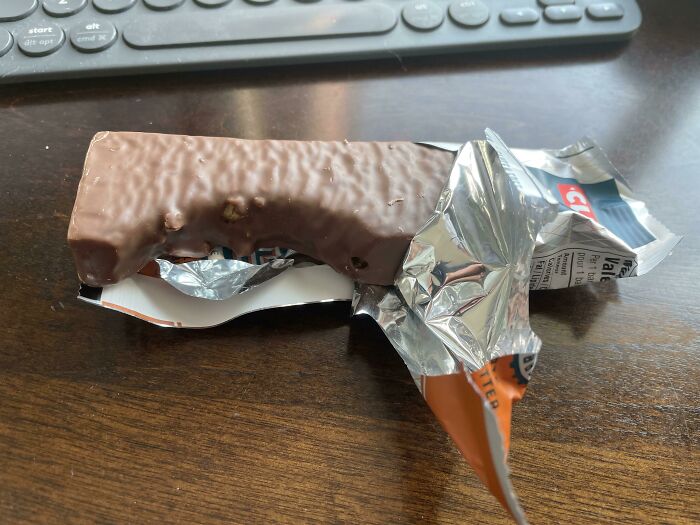 Abrí una barrita Clif Builder y me encontré que le faltaba un trozo