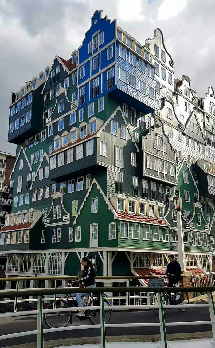 Hotel apilado en Zaandam, Países Bajos 
