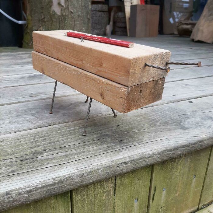 Hice esto cuando tenía 5 o 6 años. Oruga portalápices para que mi papá la usara en el trabajo