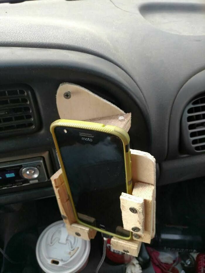 Soporte de teléfono para Google Maps y un viaje de 1200 km. Tenía unos 15 minutos y muy pocas herramientas a mano