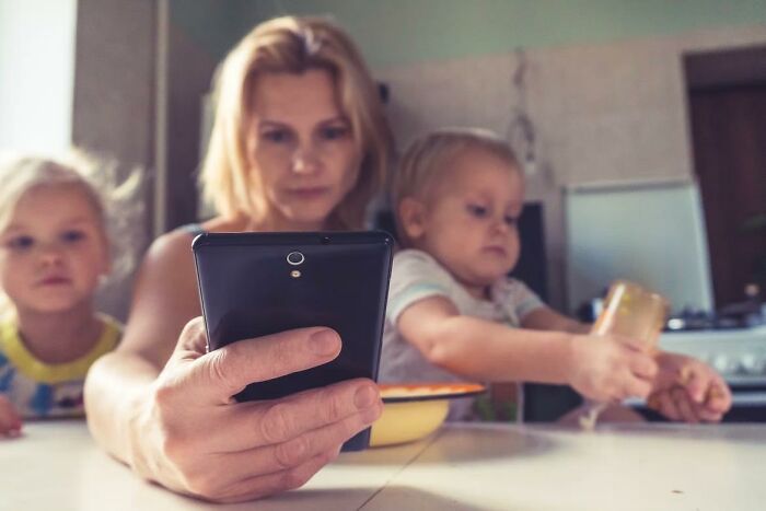 20 Madres revelan lo que se tomaron demasiado en serio con su primer hijo