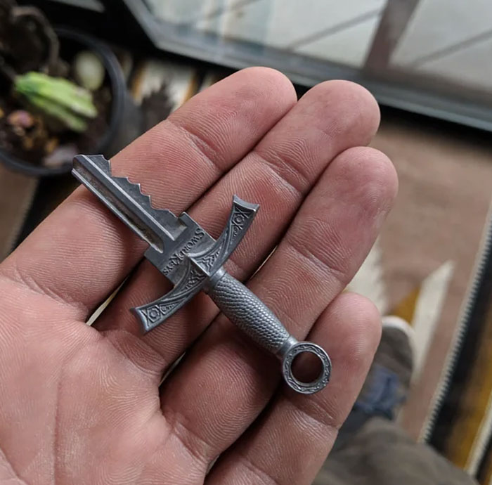 Esta llave con forma de pequeña espada