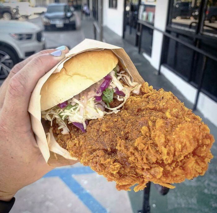 Porque, al parecer, a la gente le encanta que la carne sea el doble de grande que el bollo