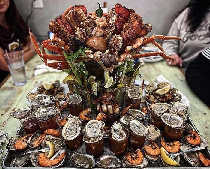 Este enorme Bloody Mary de un restaurante de Carolina del Norte