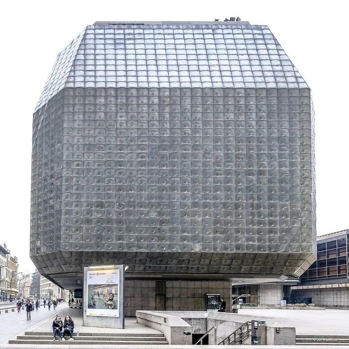 Teatro Nova Scena, Praga, República Checa. Construido entre 1977-1983, arquitecto Karel Prager