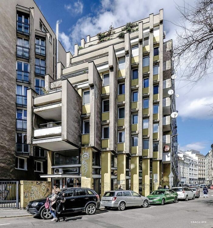 Edificio residencial experimental en Bratislava, Eslovaquia, construido entre 1968 y 1974. Arquitecto Štefan Svetko con J. Hauskrecht