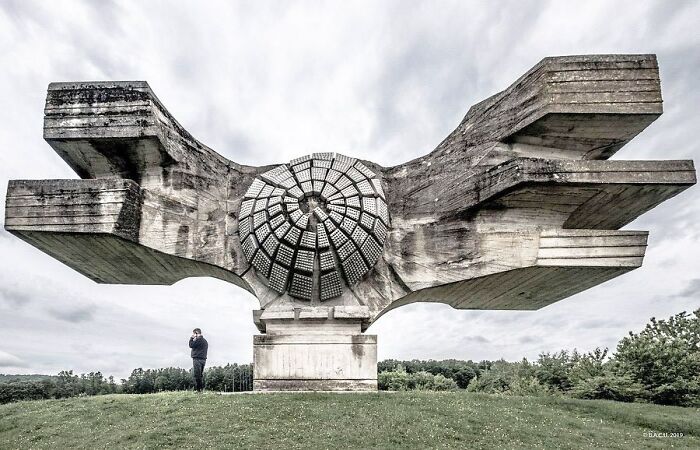 Monumento a la Revolución del Pueblo de Moslavina - Memorial de la Segunda Guerra Mundial. Podgarić, Croacia, inaugurado en 1967
