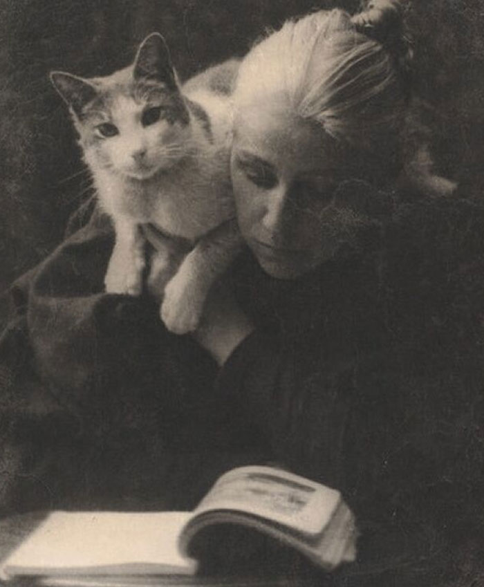 Amelia Van Buren junto a un amigo, fotografiada por Thomas Eakins, a finales de la década de 1880. Museo Metropolitano de Arte: Fotografía