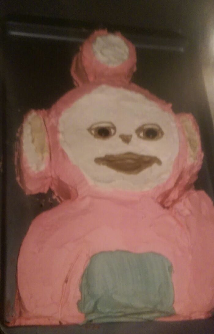 Este pastel que encontré en un álbum de fotos de mi tercer cumpleaños