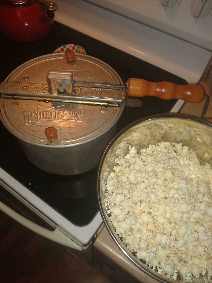 El Whirley-Pop de mi mujer que usaba su abuela. Todavía hace palomitas perfectas todo el tiempo