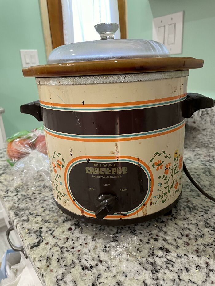 Mi Crock Pot 3150 Rival. Tiene 50 años y sigue cocinando cenas familiares sin problemas