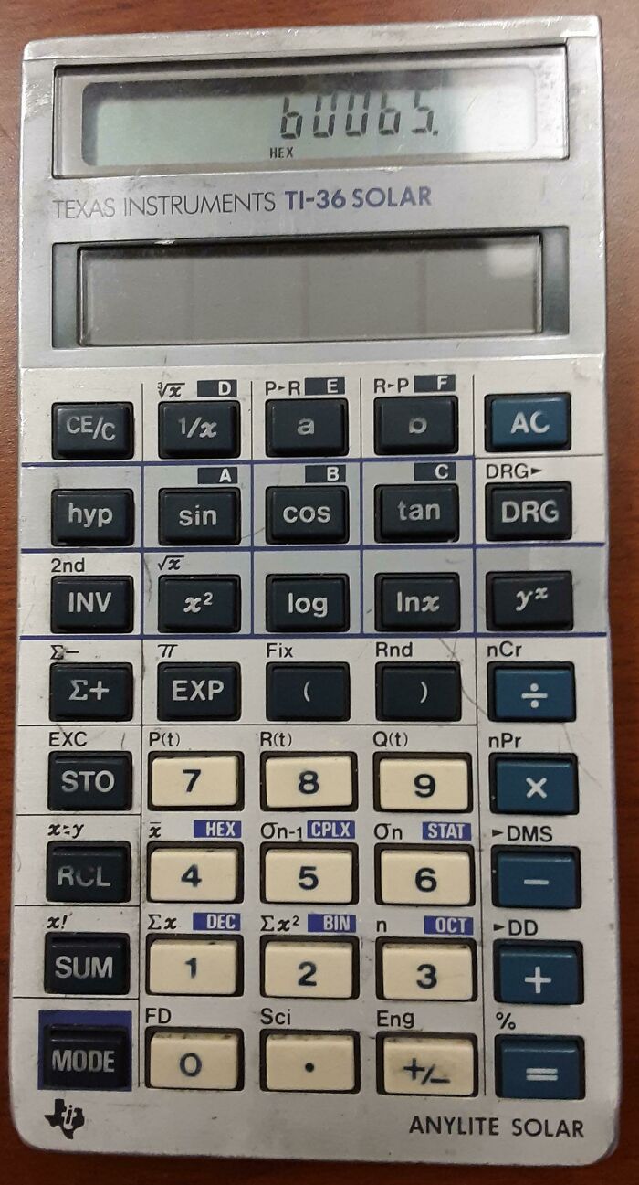 Calculadora solar comprada alrededor de 1985. Ahora necesita más luz, por lo demás funciona perfectamente, incluso en hexadecimal