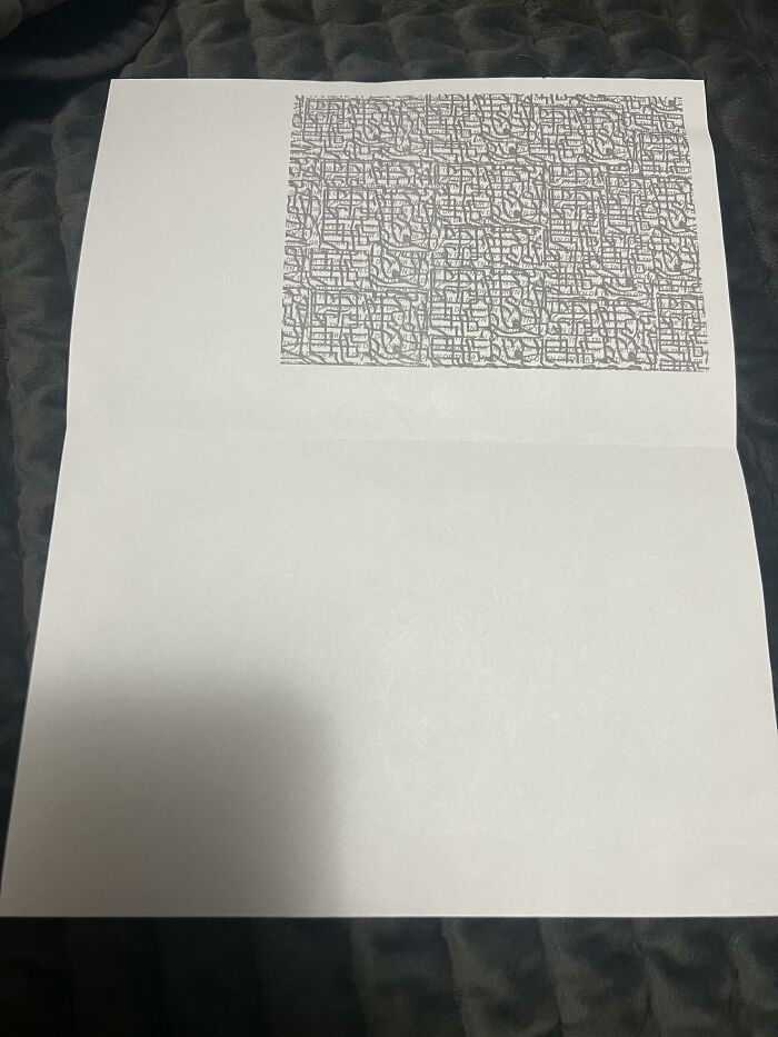 ¿Qué es este dibujo ondulado en el reverso del correo que he recibido?