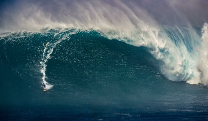 Olas de 20 metros sacuden la Tierra. Pero la gente las surfea