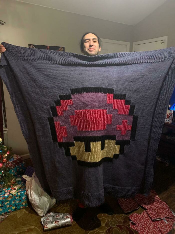 Mi mamá me hizo esta manta para Navidad. Ella es impresionante con sus manos