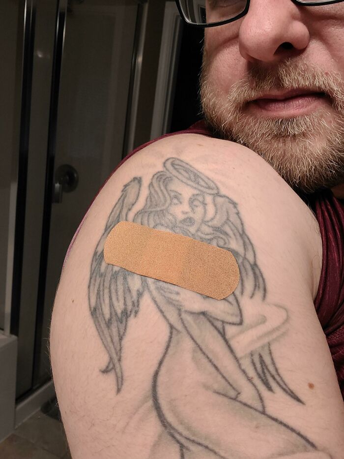 Mi tatuaje se vacunó contra el Covid en el mismo lugar que yo