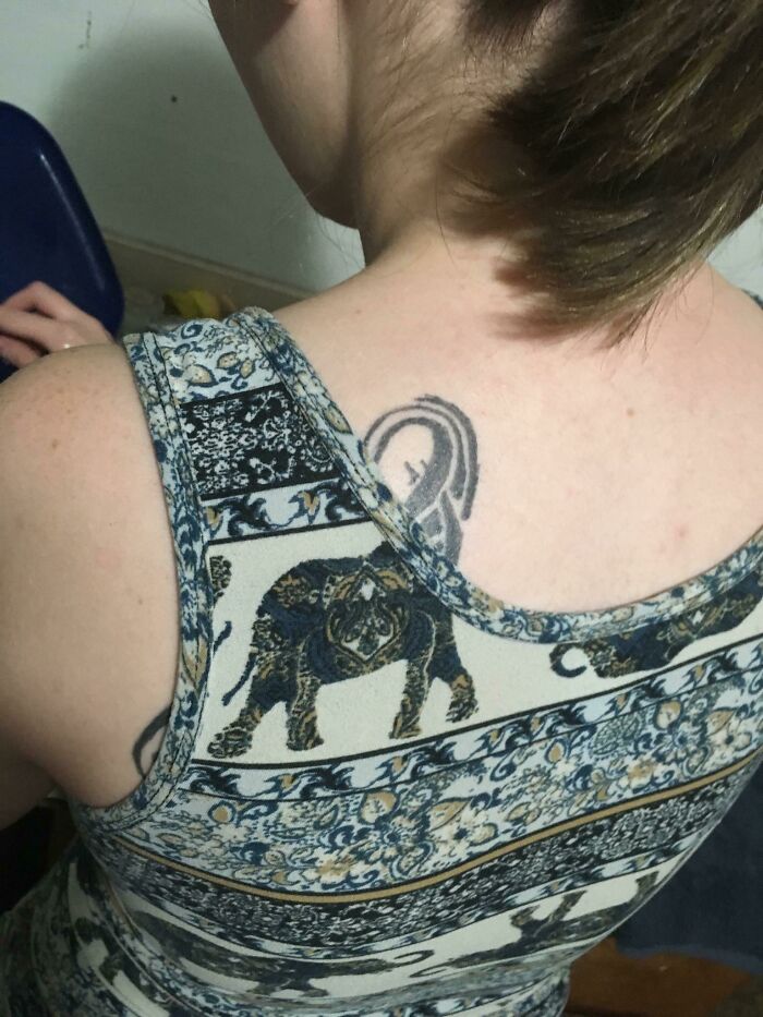 Cómo se funden mi camisa y mi tatuaje