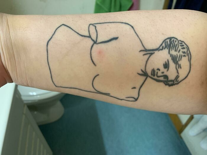 Mi tatuaje tiene una picadura de mosquito justo donde debería estar el pezón