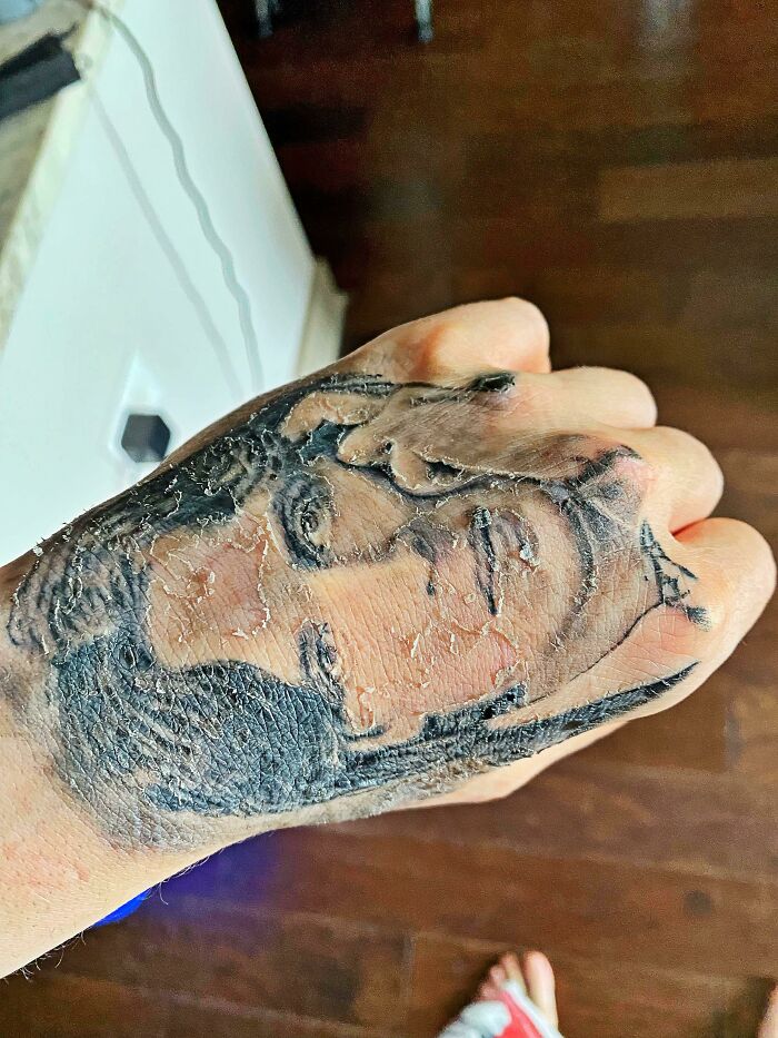 Mi tatuaje de Oscar Wilde se está pelando y parece el retrato de Dorian Gray