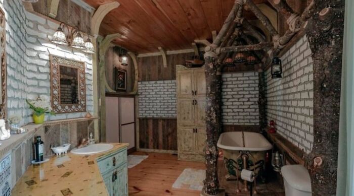 40 Of The Worst Examples Of Home Decor That People Thought Deserved To Be Roasted On This Facebook Group (New Pics)