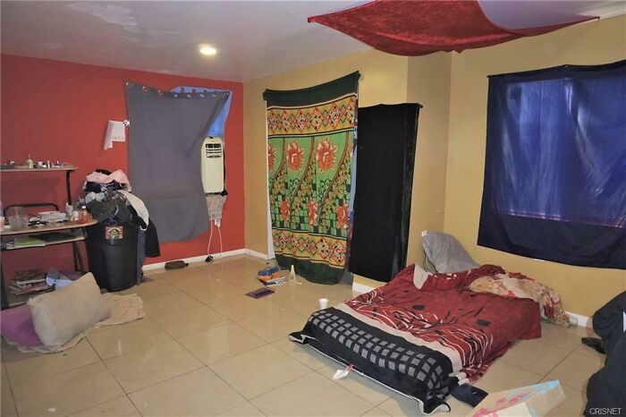 ¿Es un anuncio inmobiliario o una foto del escondite de Bin Laden?