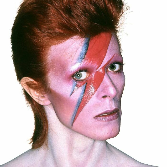 Una de las muchas fotos de la sesión de fotos de "Aladdin Sane" (1973)