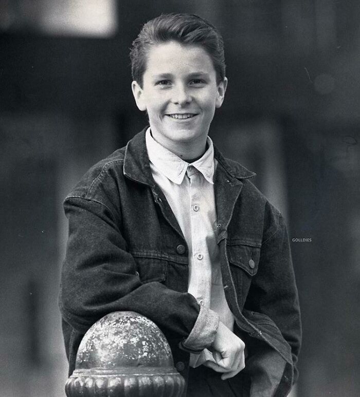 Christian Bale, 14 años. Sesión de fotos de finales de los 80. (@golldies Instagram)