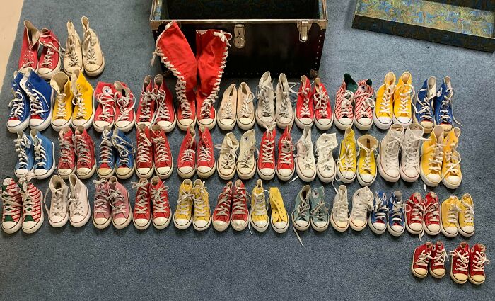 Mi madre guardó todas mis Converse de la infancia. Estos son los pares que usé hasta los 14 años