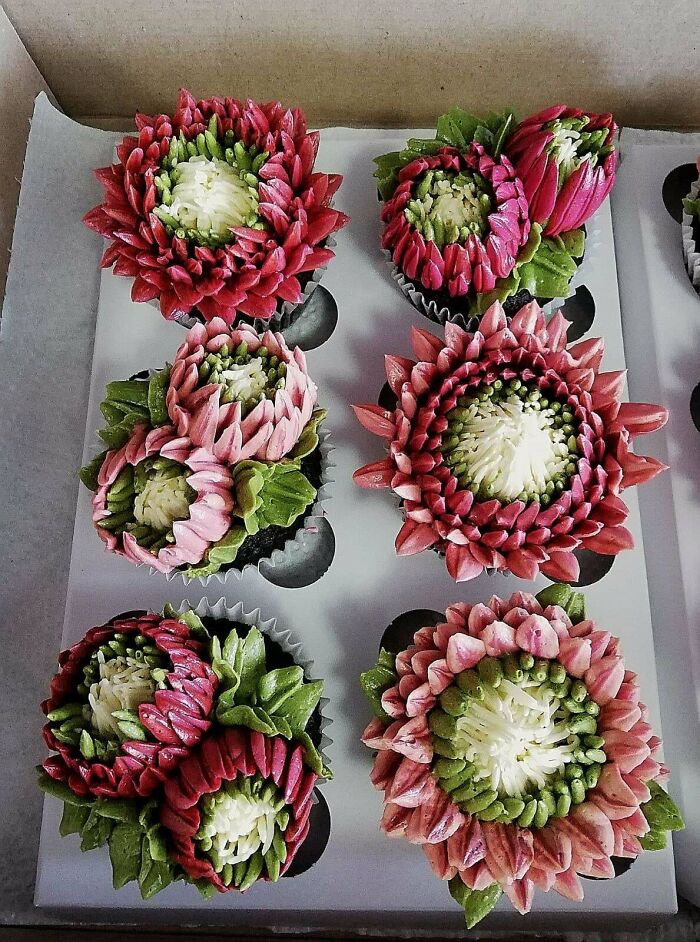 Mi mamá hace jardines en capacillos para pastelitos