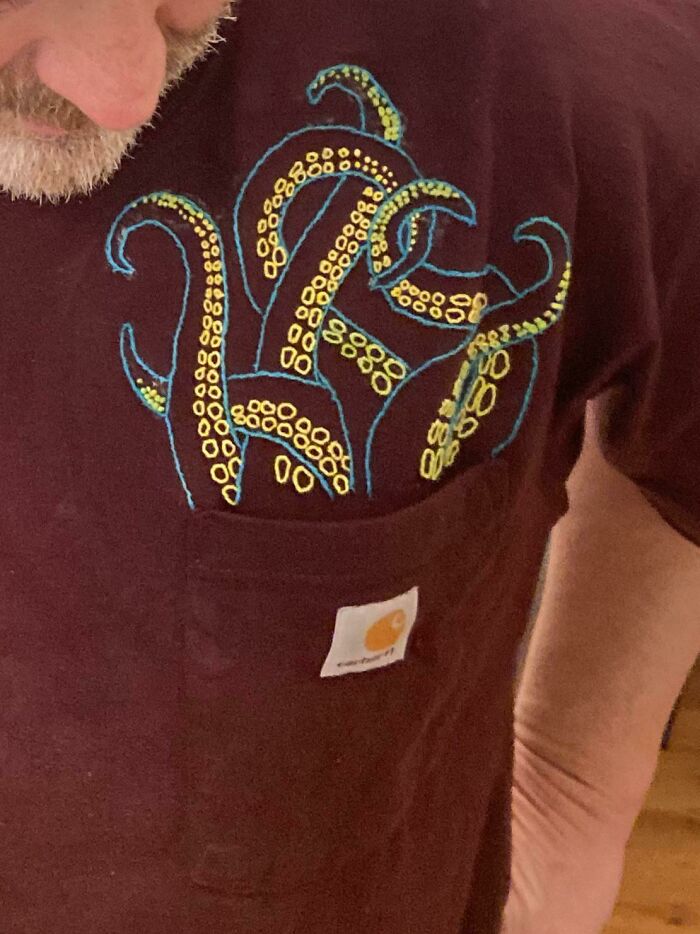 Terminado mi bordado de pulpo, definitivamente no es perfecto, pero es divertido 